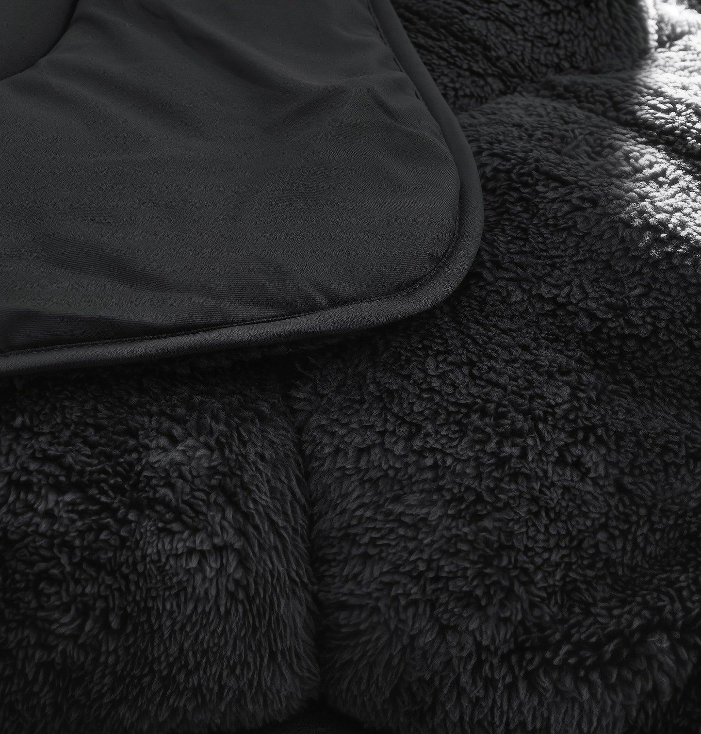 Lazy Dekbed Teddy Zwart 240 x 200 Met Luxe Kussenslopen
