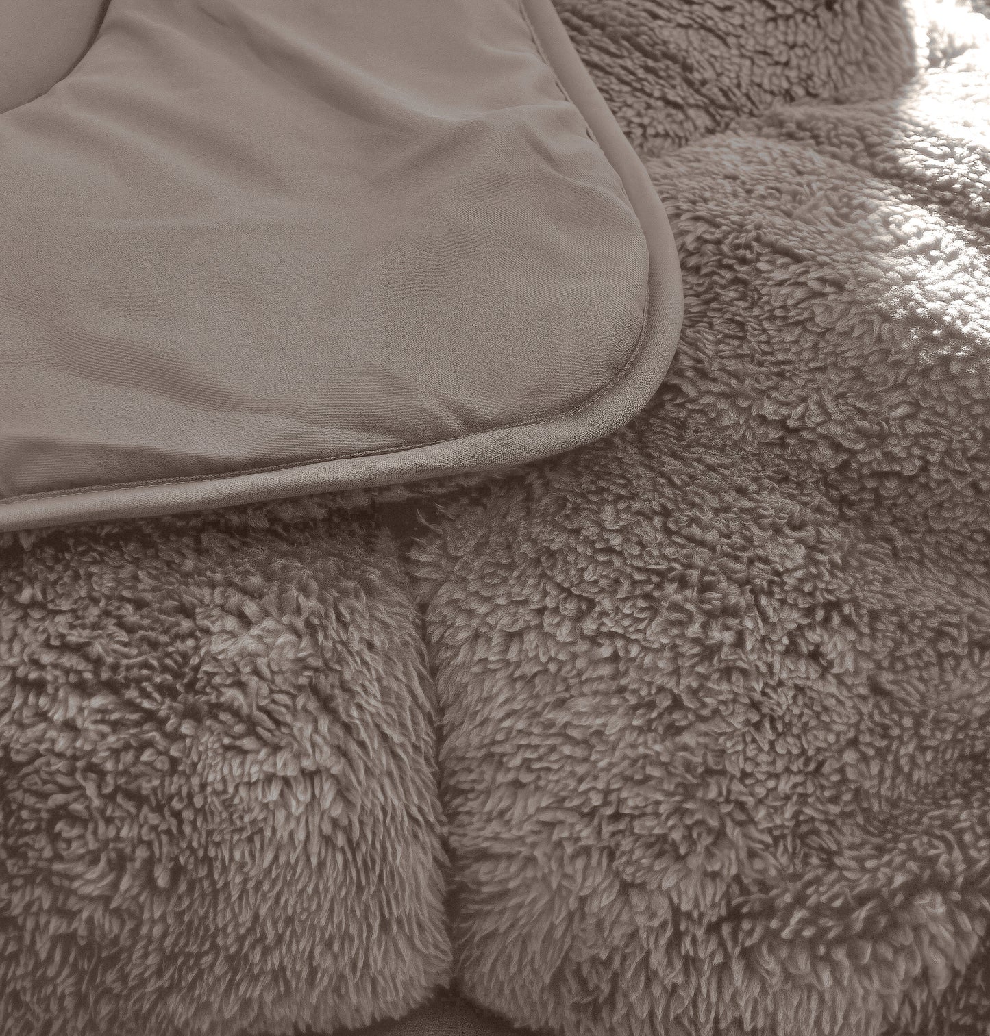 Lazy Dekbed Teddy Taupe/Grijs 200 x 200 Met Luxe Kussenslopen