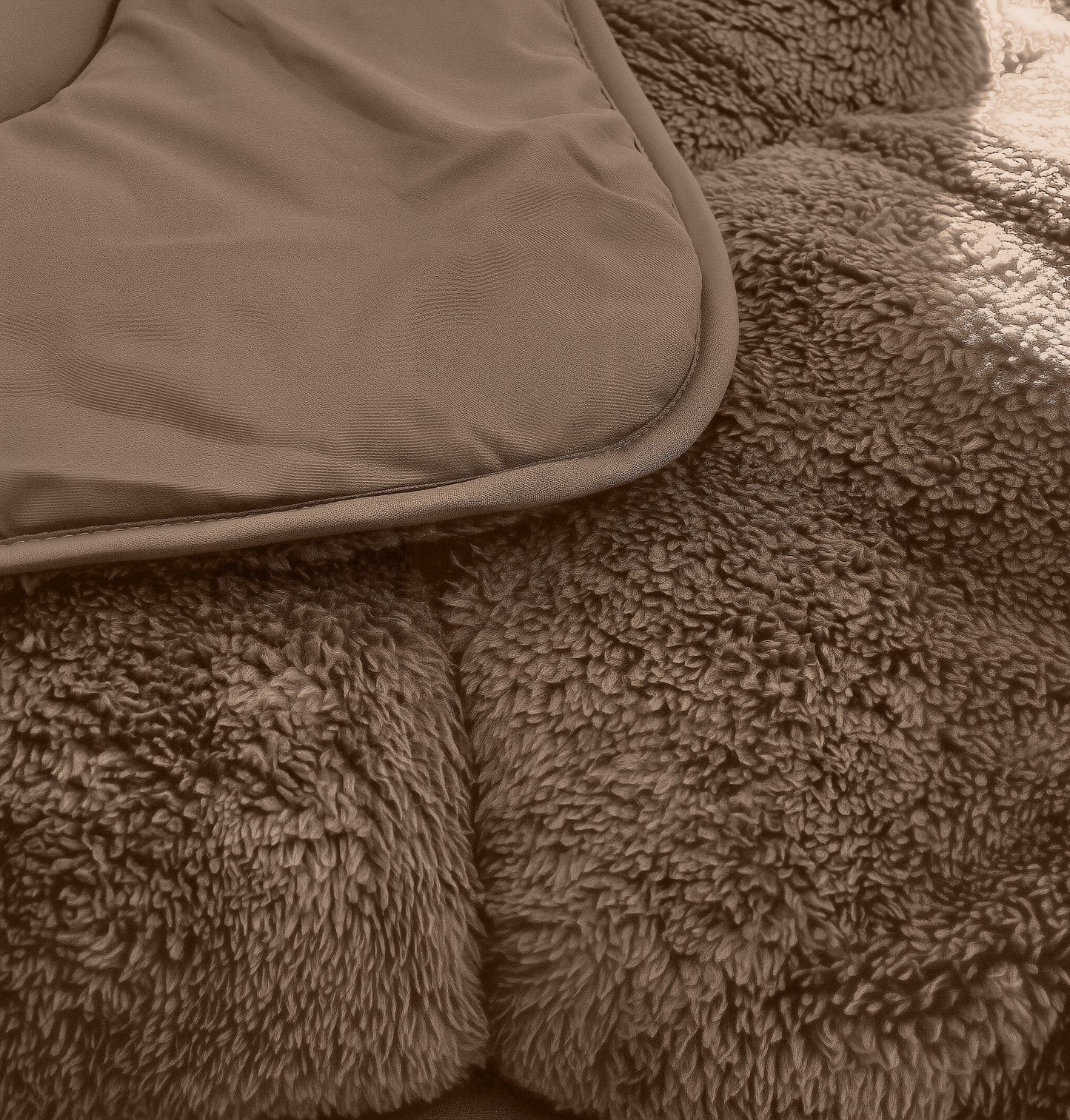 Lazy Dekbed Teddy Taupe/Bruin 200 x 200 Met Luxe Kussenslopen
