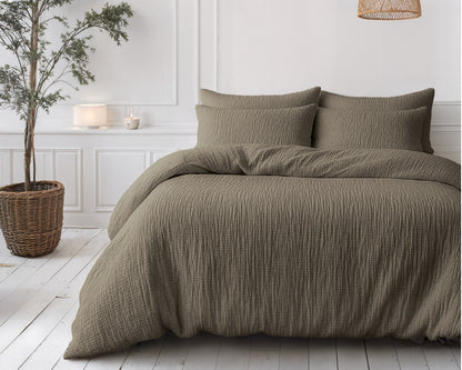 Lazy Dekbed Mousseline Taupe 240 x 200 Met Kussenslopen