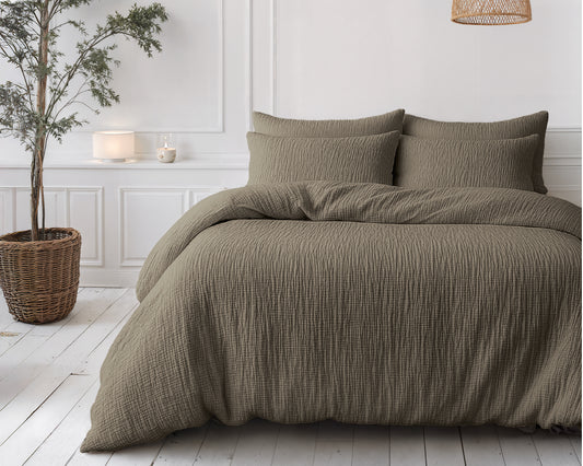 Lazy Dekbed Mousseline Taupe 240 x 200 Met Kussenslopen